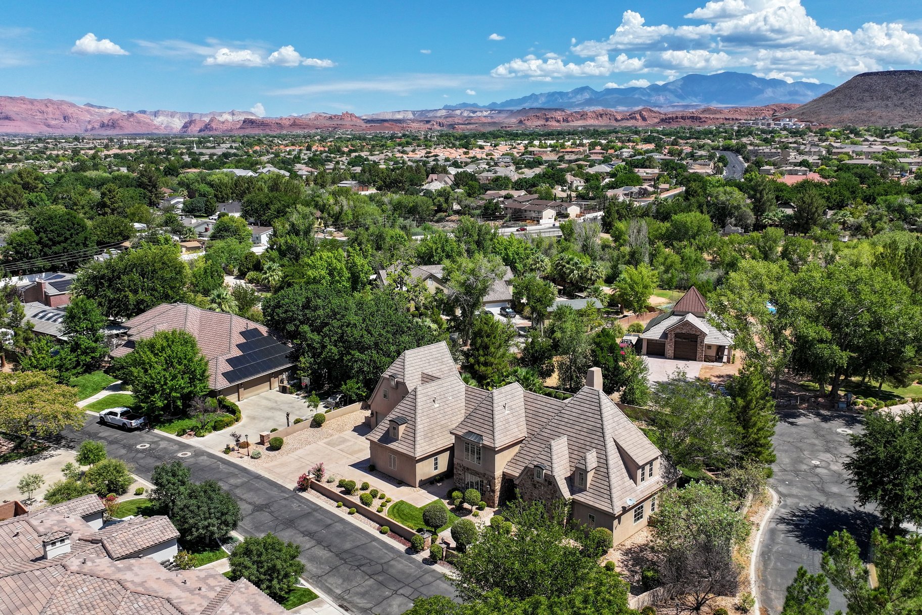  French Country Estate, Tucked Within an Exclusive Luxury Gated Community - 物件實景