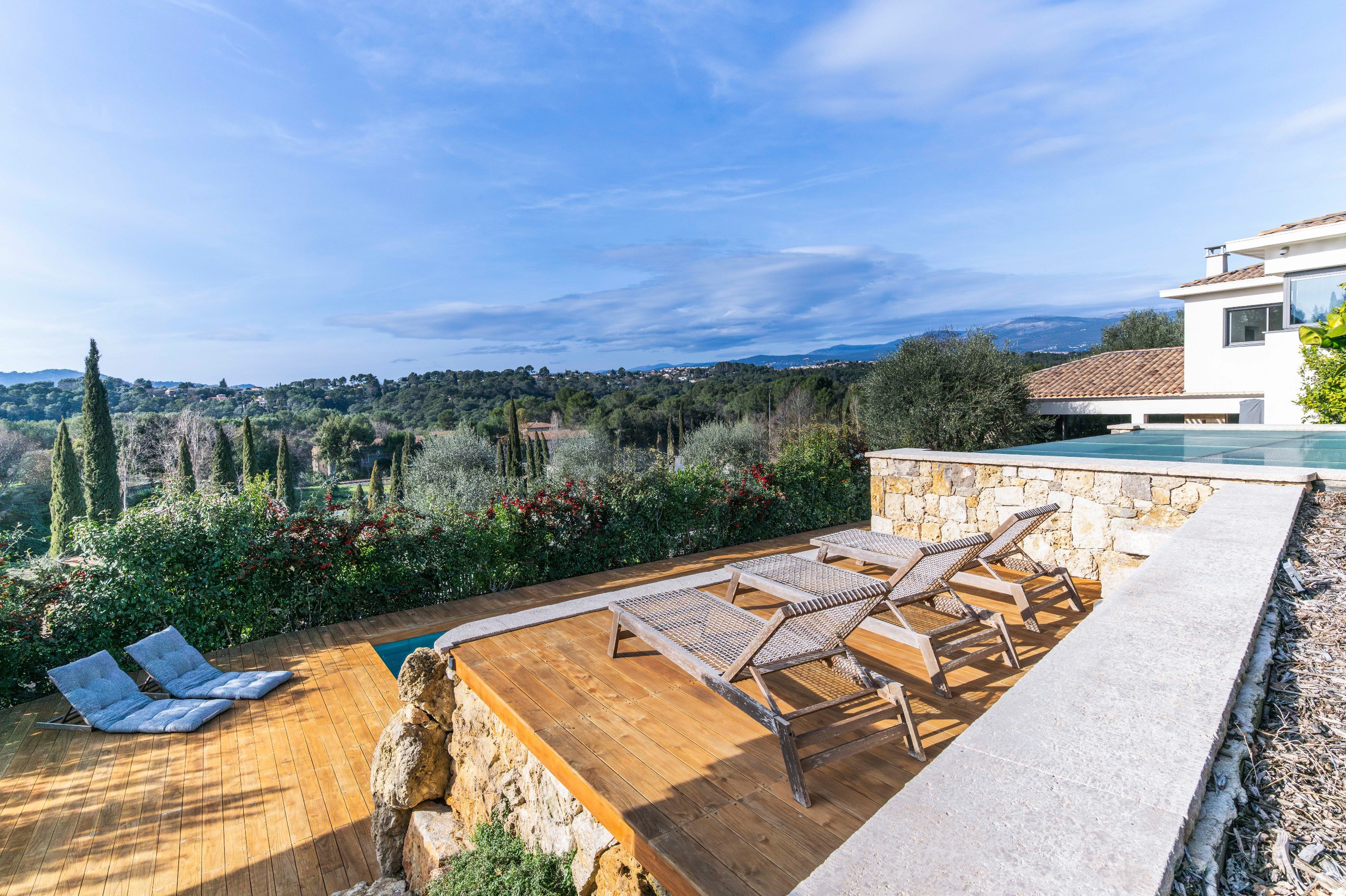  Mougins near Cannes, contemporary villa 283 sqm with pool in secure estate - 物件實景