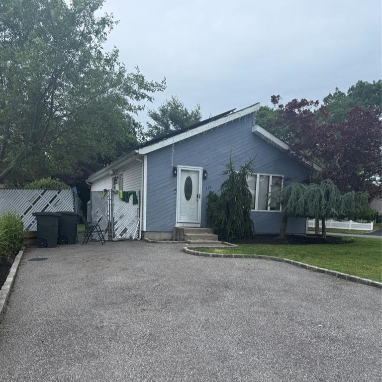 Ronkonkoma, New York, 11779, United States, 3 Bedrooms Bedrooms, ,2 BathroomsBathrooms,Residential,For Sale,1876247