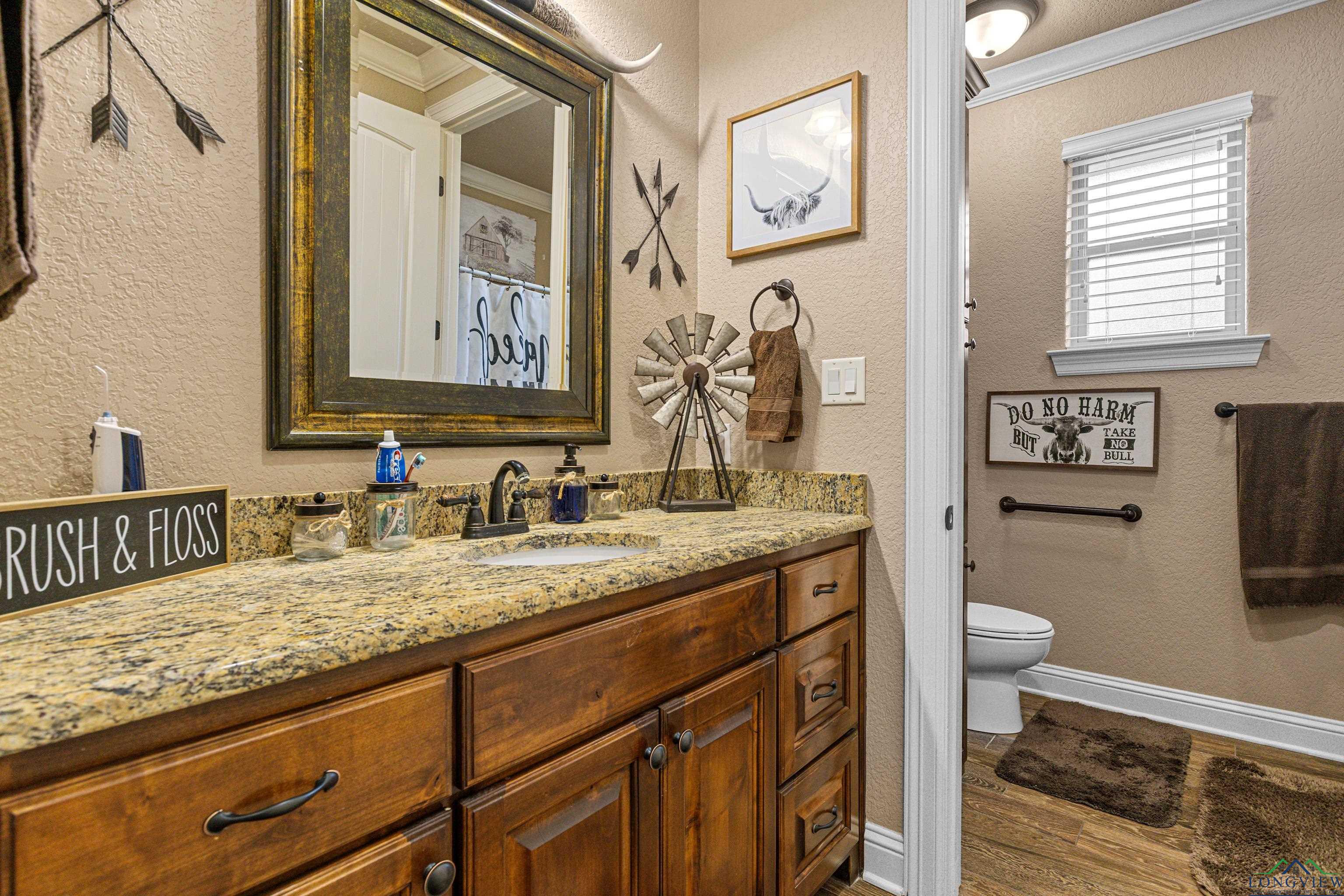 Longview, Texas, 75605, United States, 5 Bedrooms Bedrooms, ,3 BathroomsBathrooms,Residential,For Sale,1827224