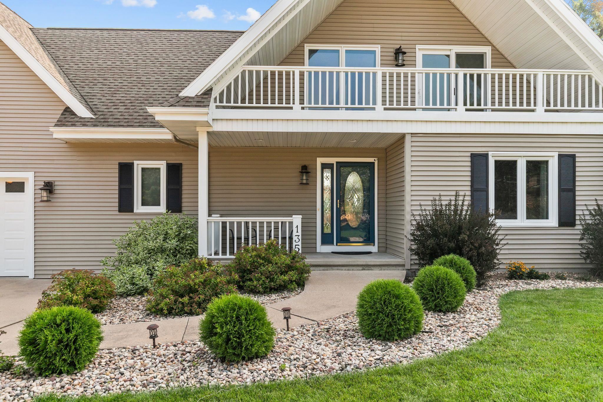 Winneconne, Wisconsin, 54986, United States, 3 Bedrooms Bedrooms, ,4 BathroomsBathrooms,Residential,For Sale,1944874