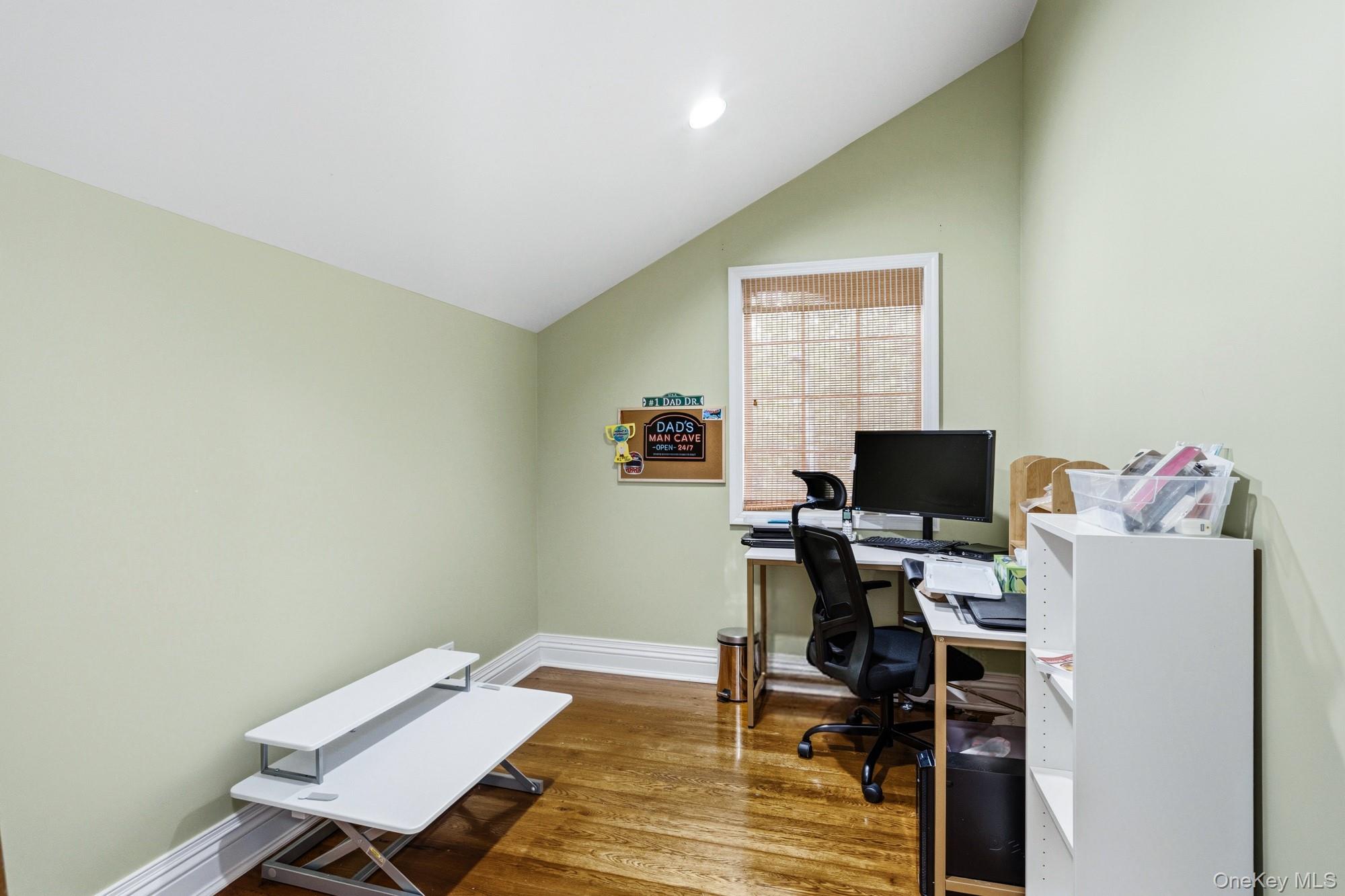  18 Sherwood Lane, Roslyn Heights, NY, 11577 - 物件實景