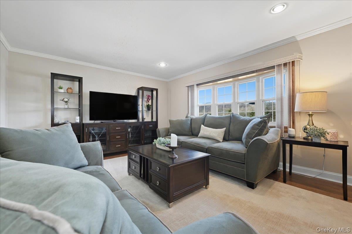 North Bellmore, New York, 11710, United States, 3 Bedrooms Bedrooms, ,2 BathroomsBathrooms,Residential,For Sale,1991697