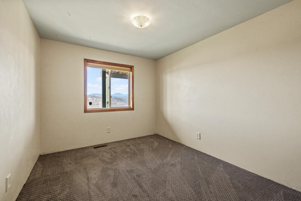 Klamath Falls, Oregon, 97601, United States, 4 Bedrooms Bedrooms, ,4 BathroomsBathrooms,Residential,For Sale,1804036