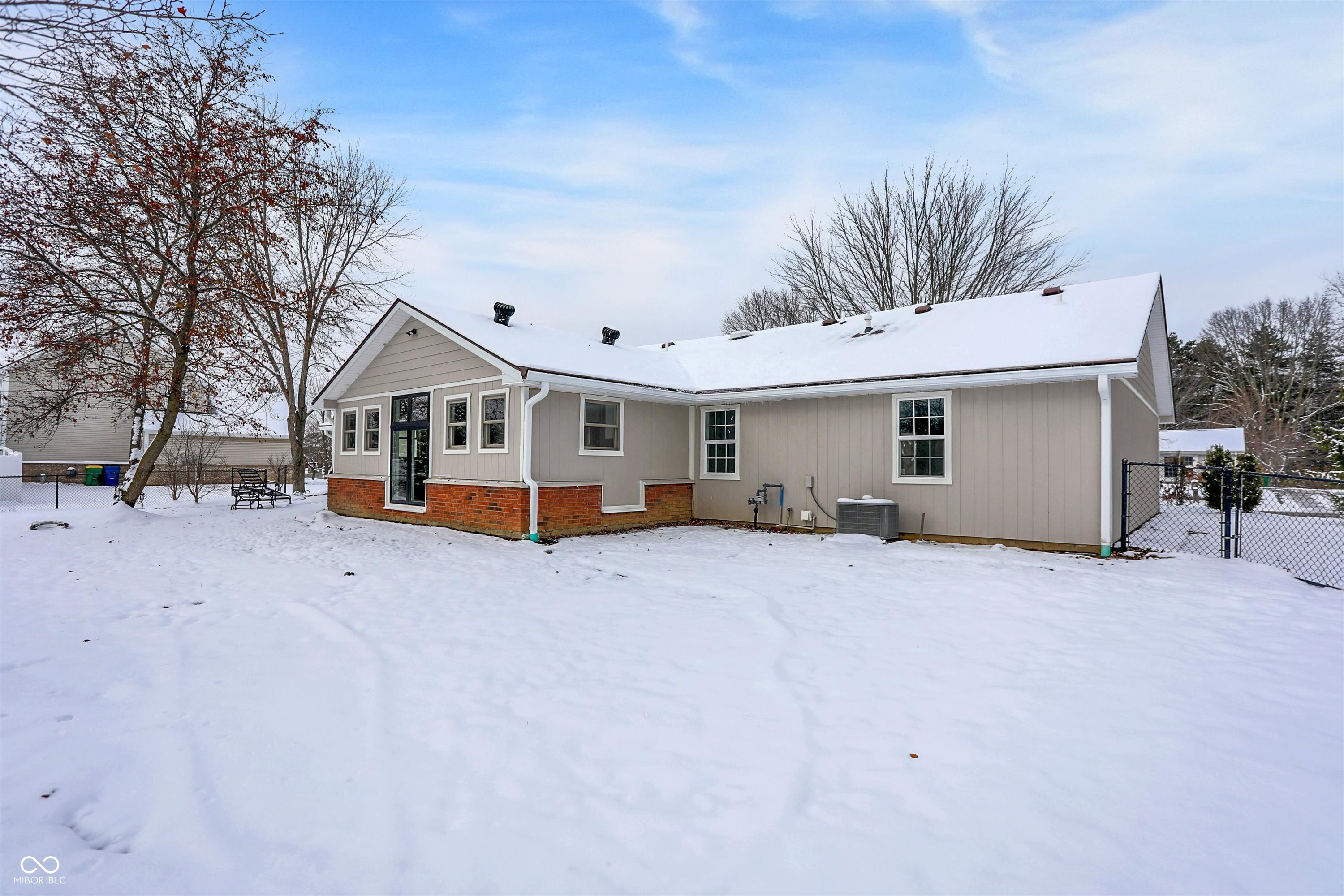 Zionsville, Indiana, 46077, United States, 3 Bedrooms Bedrooms, ,2 BathroomsBathrooms,Residential,For Sale,2001514