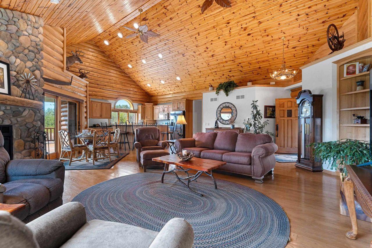 CRIVITZ, Wisconsin, 54129, United States, 4 Bedrooms Bedrooms, ,3 BathroomsBathrooms,Residential,For Sale,1792767