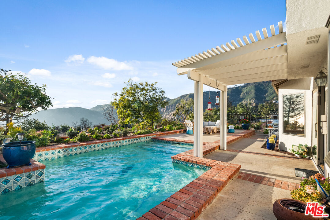 Malibu, California, 90265, United States, 4 Bedrooms Bedrooms, ,3 BathroomsBathrooms,Residential,For Sale,2001973