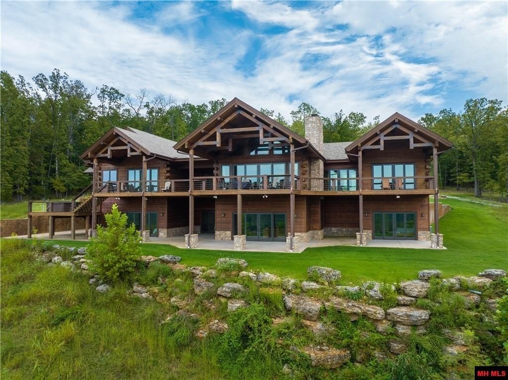 Cotter, Arkansas, 72626, United States, 4 Bedrooms Bedrooms, ,5 BathroomsBathrooms,Residential,For Sale,1976163