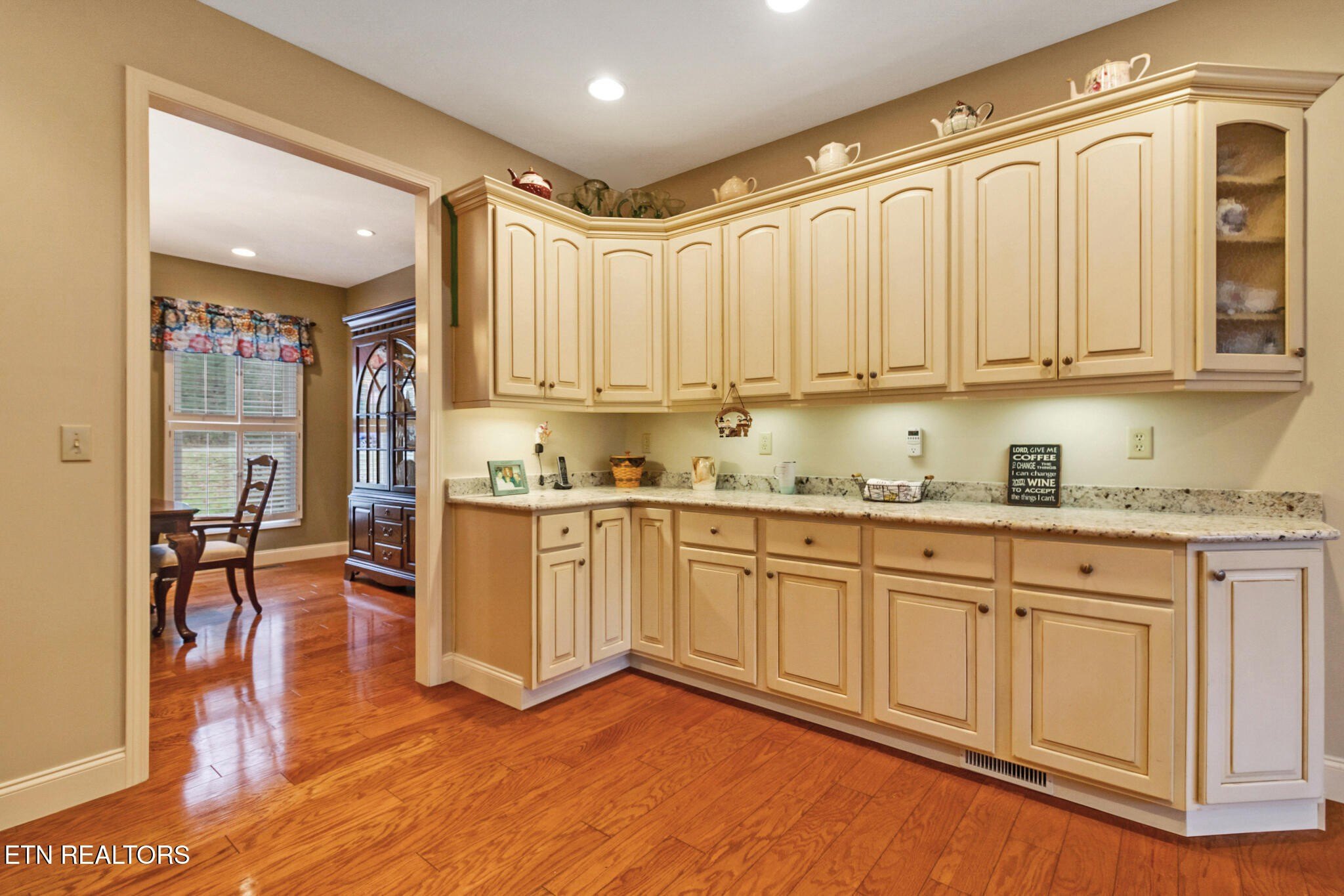 Crossville, Tennessee, 38572, United States, 2 Bedrooms Bedrooms, ,3 BathroomsBathrooms,Residential,For Sale,1978384