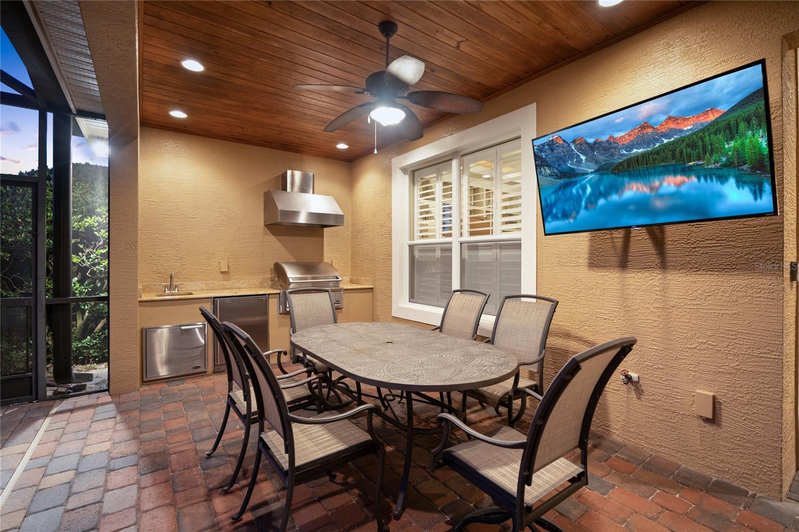 Sanford, Florida, 32771, United States, 4 Bedrooms Bedrooms, ,3 BathroomsBathrooms,Residential,For Sale,1987443