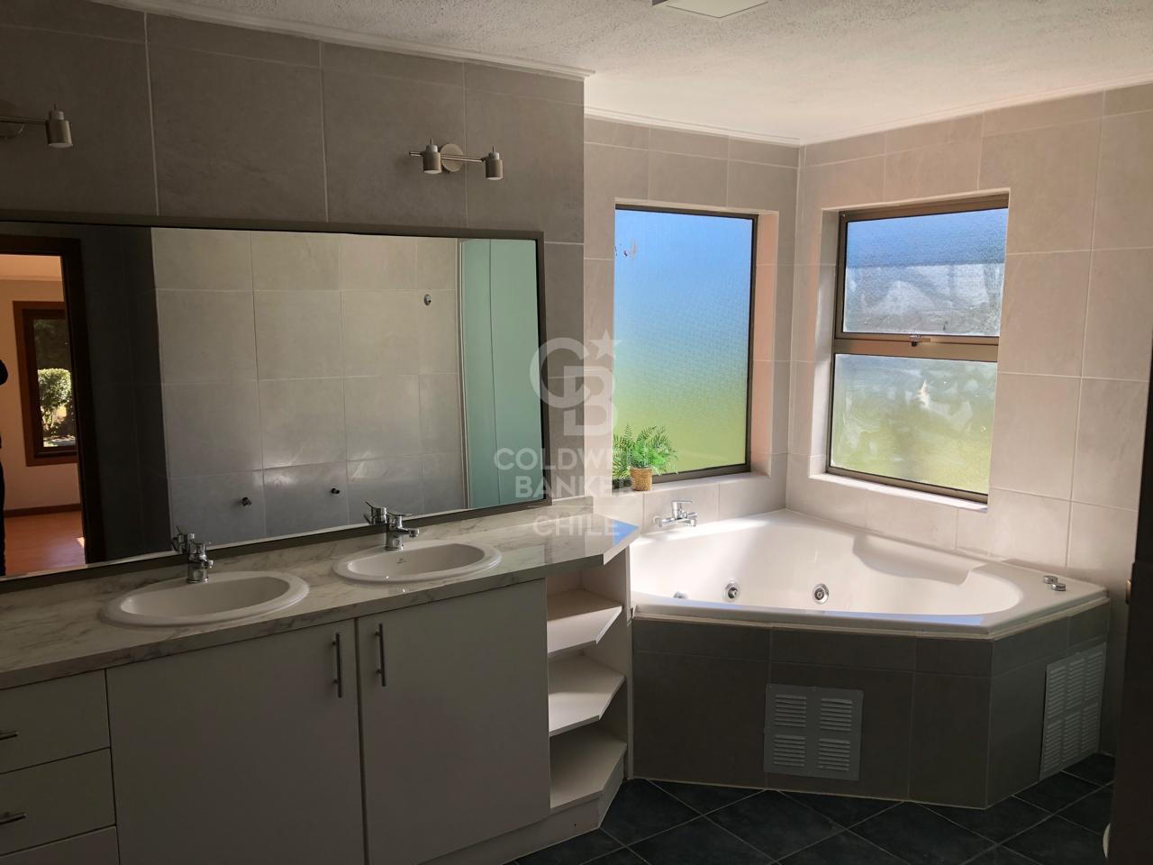 Puerto Varas, Chile, 5 Bedrooms Bedrooms, ,5 BathroomsBathrooms,Residential,For Sale,1957835