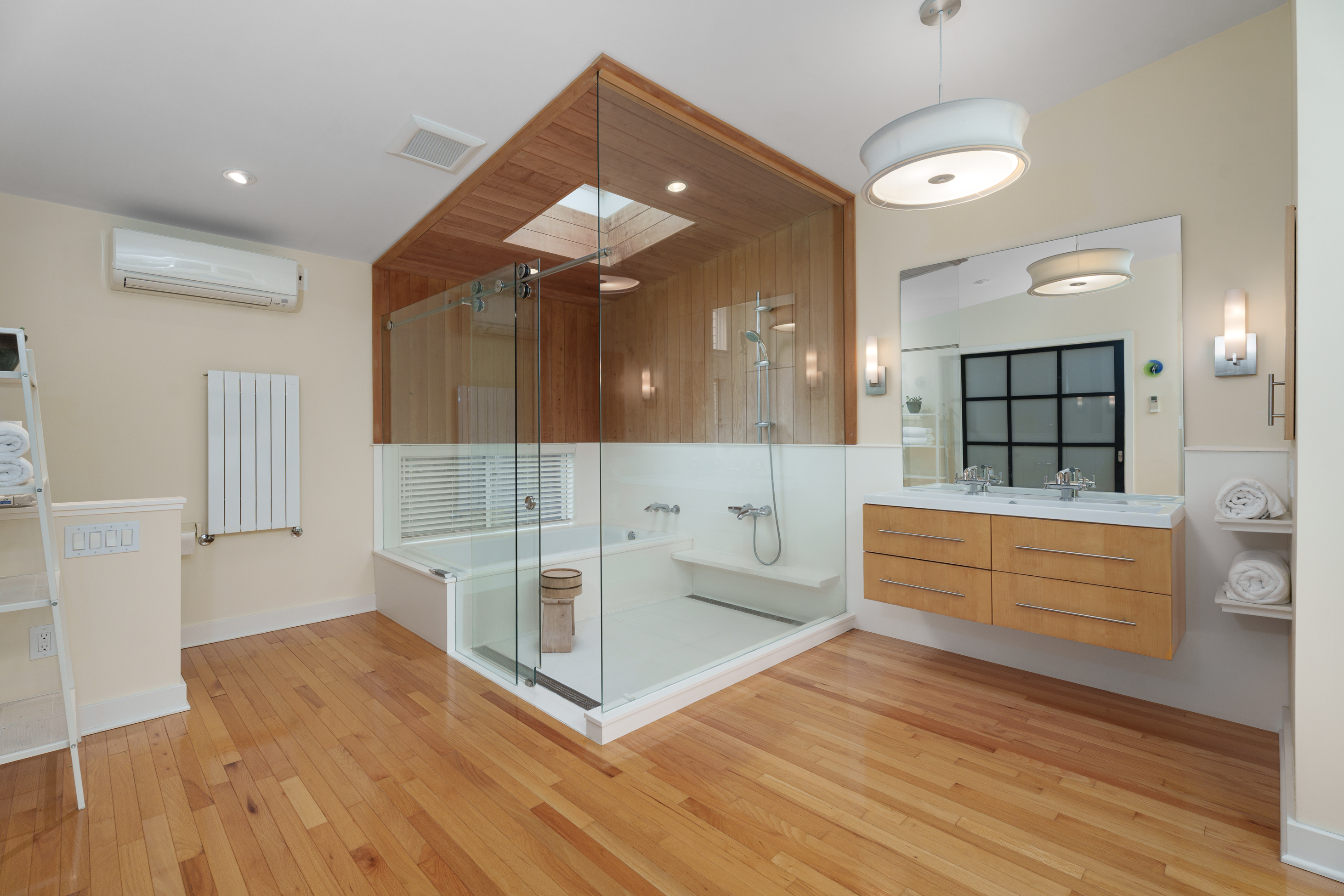  Flexible Living in a Modernized Littlebrook Home - 物件實景