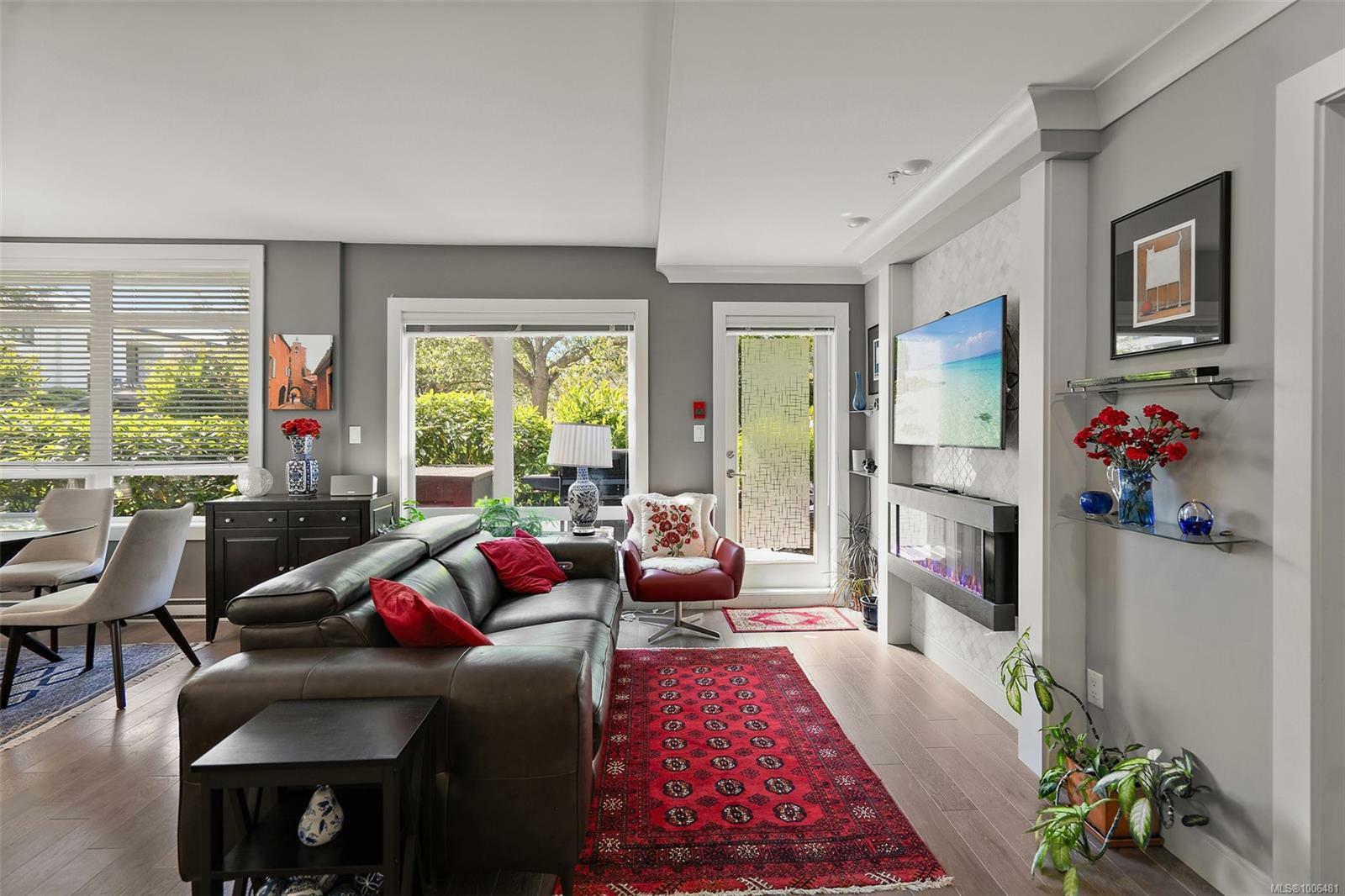 VICTORIA, British Columbia, V8V 1R5, CA, 2 Bedrooms Bedrooms, ,Residential,For Sale,1885284