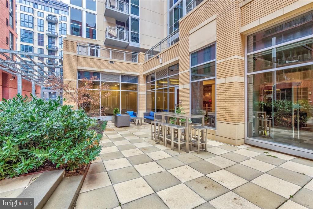 Washington, District of Columbia, 20003, United States, 2 Bedrooms Bedrooms, ,2 BathroomsBathrooms,Residential,For Sale,1974784