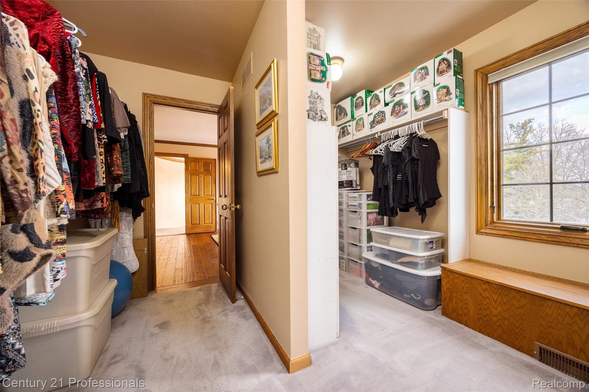 Rochester, Michigan, 48306, United States, 4 Bedrooms Bedrooms, ,3 BathroomsBathrooms,Residential,For Sale,1943231
