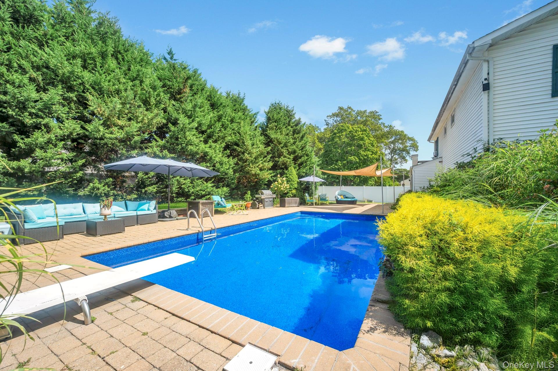 Port Jefferson Station, New York, 11776, United States, 4 Bedrooms Bedrooms, ,3 BathroomsBathrooms,Residential,For Sale,1941704
