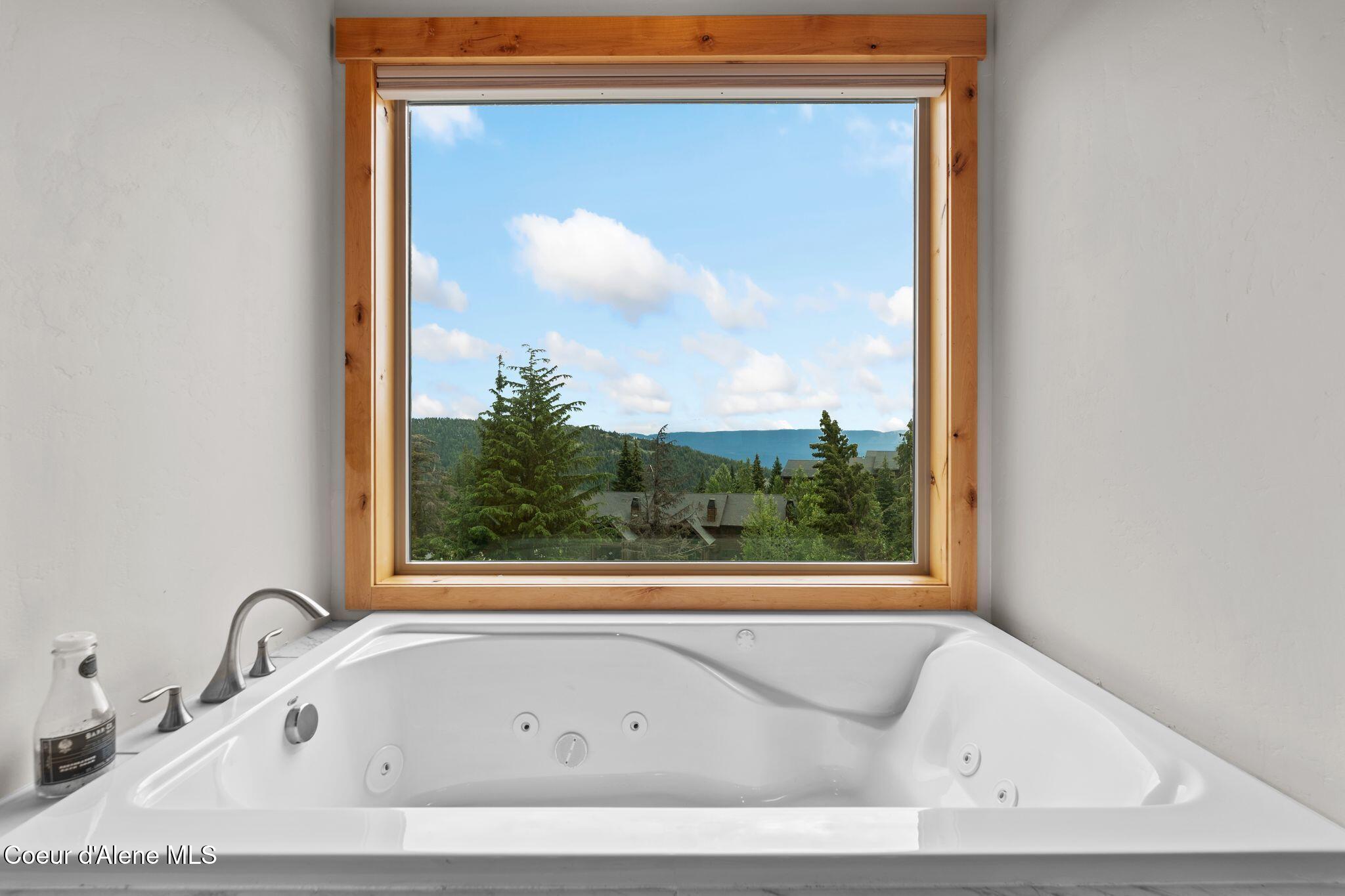 Sandpoint, Idaho, 83864, United States, 3 Bedrooms Bedrooms, ,3 BathroomsBathrooms,Residential,For Sale,1894320