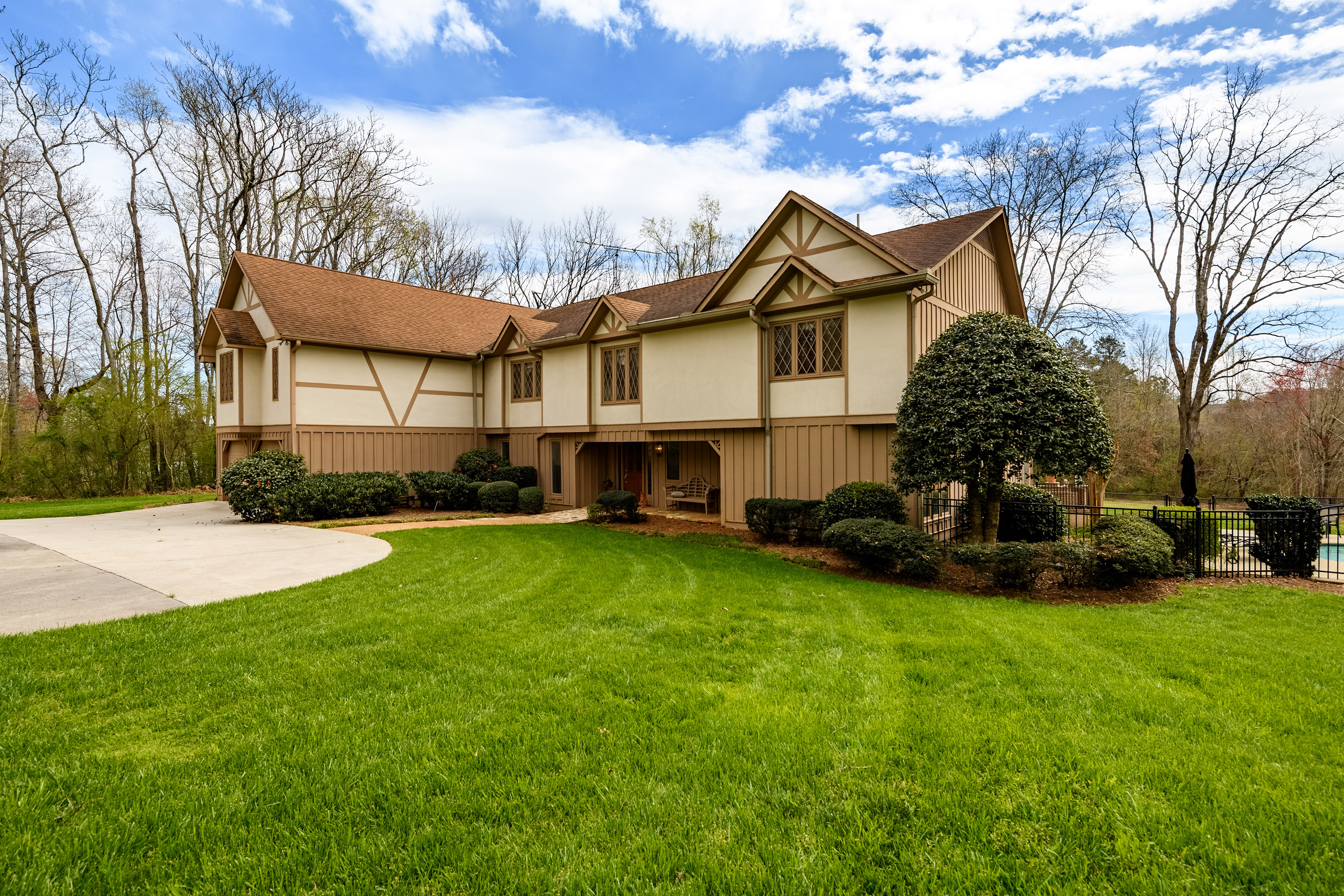  Lakefront Estate with Private Dock, Guest Home and Pool - 物件實景
