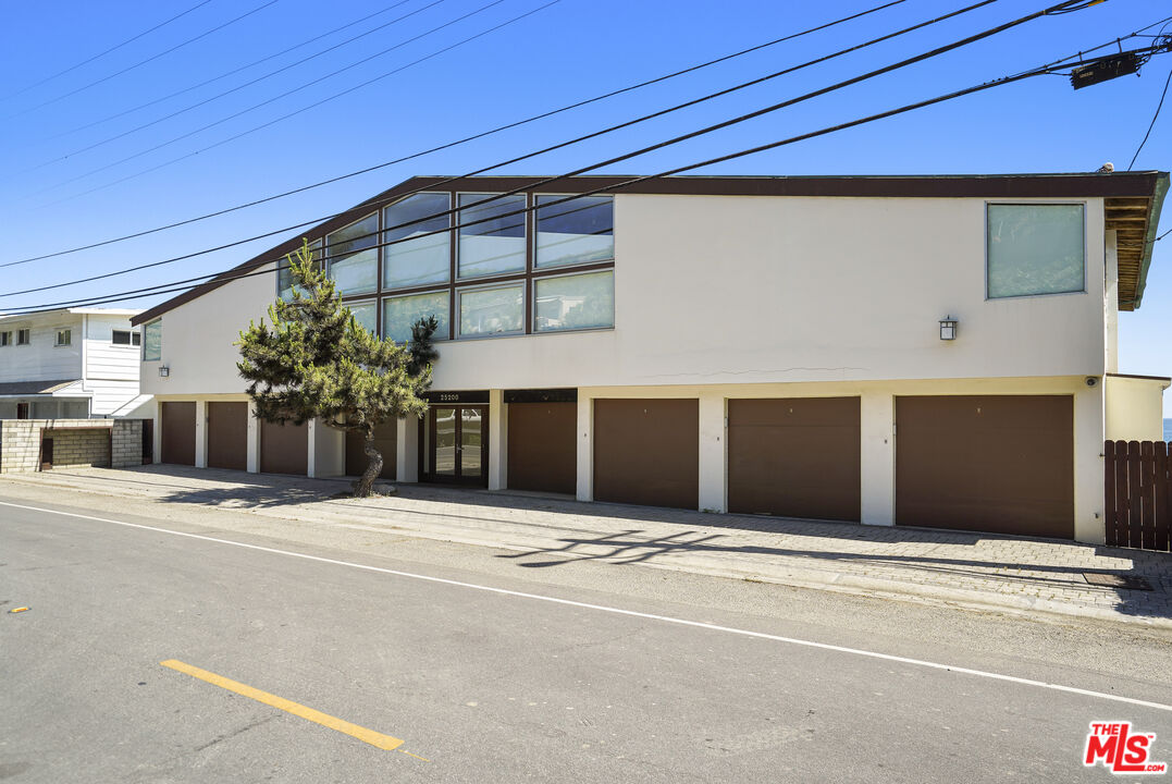 Malibu, California, 90265, United States, 2 Bedrooms Bedrooms, ,2 BathroomsBathrooms,Residential,For Sale,1865571