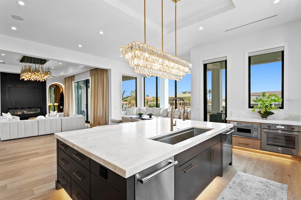 Tampa, Florida, 33629, United States, 4 Bedrooms Bedrooms, ,6 BathroomsBathrooms,Residential,For Sale,1932430