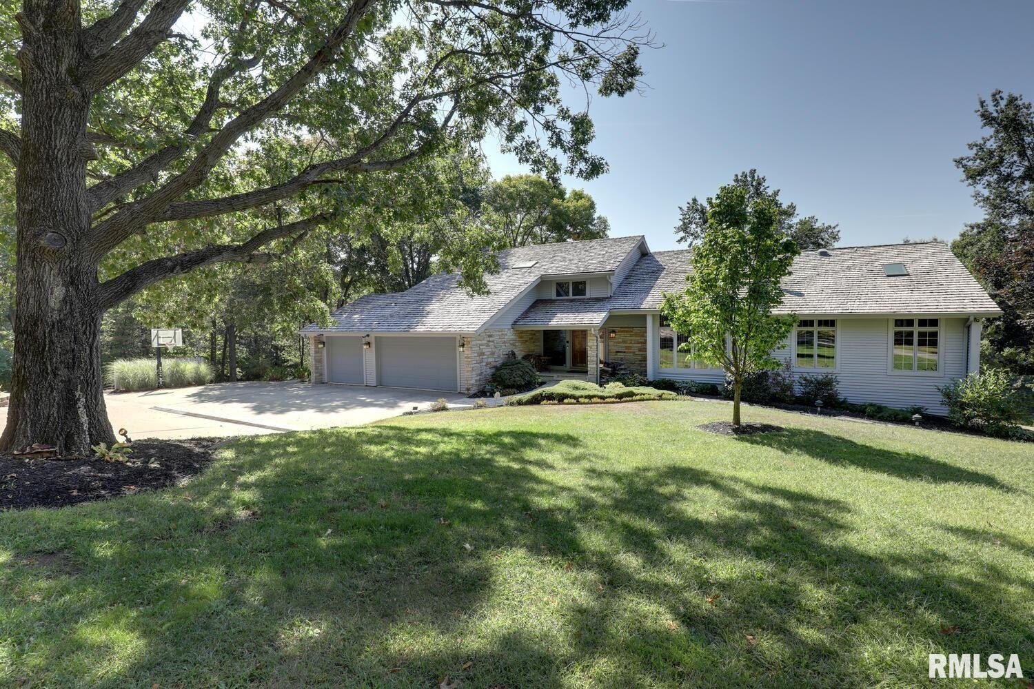 Macomb, Illinois, 61455, United States, 6 Bedrooms Bedrooms, ,5 BathroomsBathrooms,Residential,For Sale,1982236