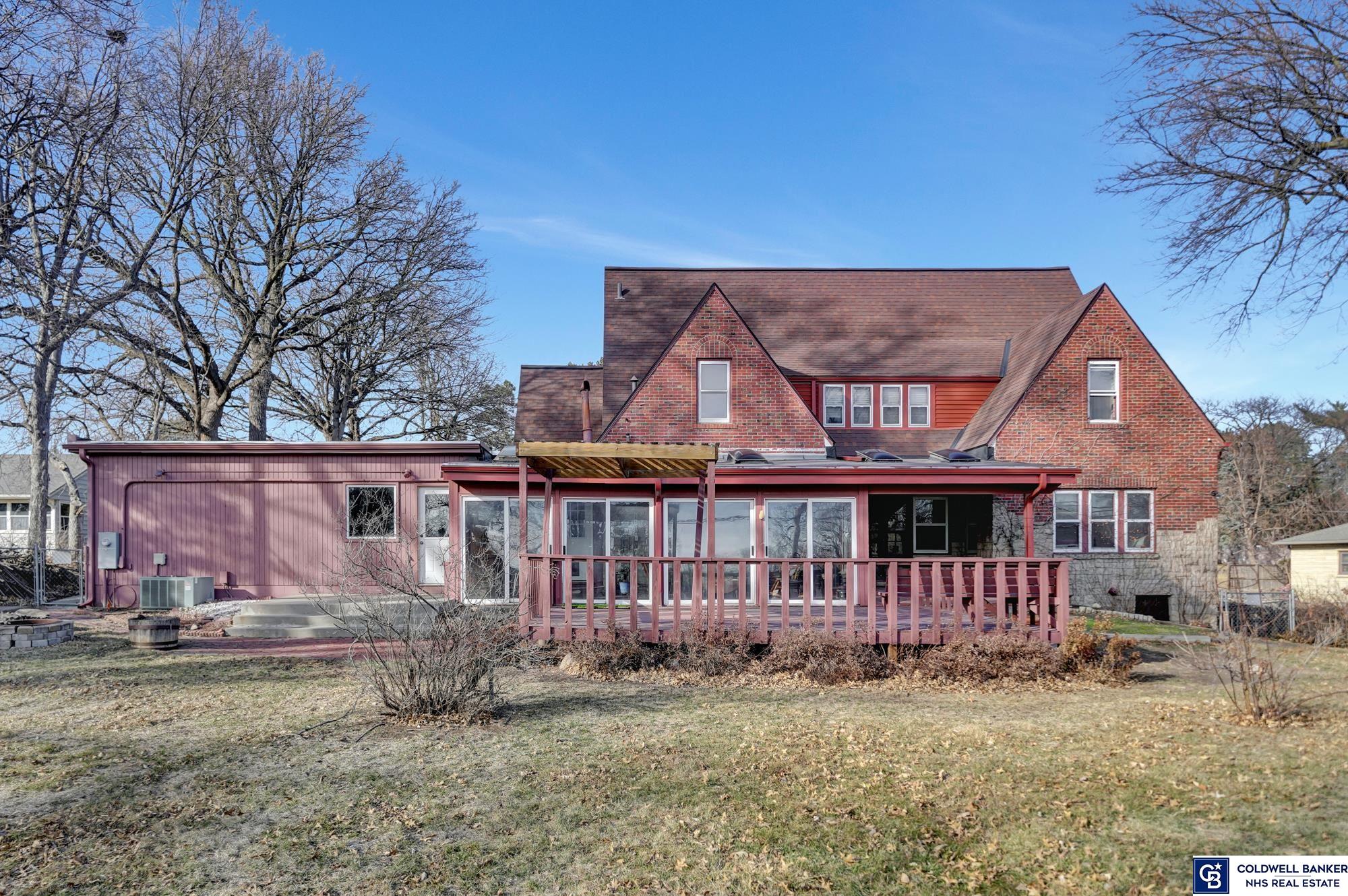 Lincoln, Nebraska, 68510, United States, 6 Bedrooms Bedrooms, ,2 BathroomsBathrooms,Residential,For Sale,1796246