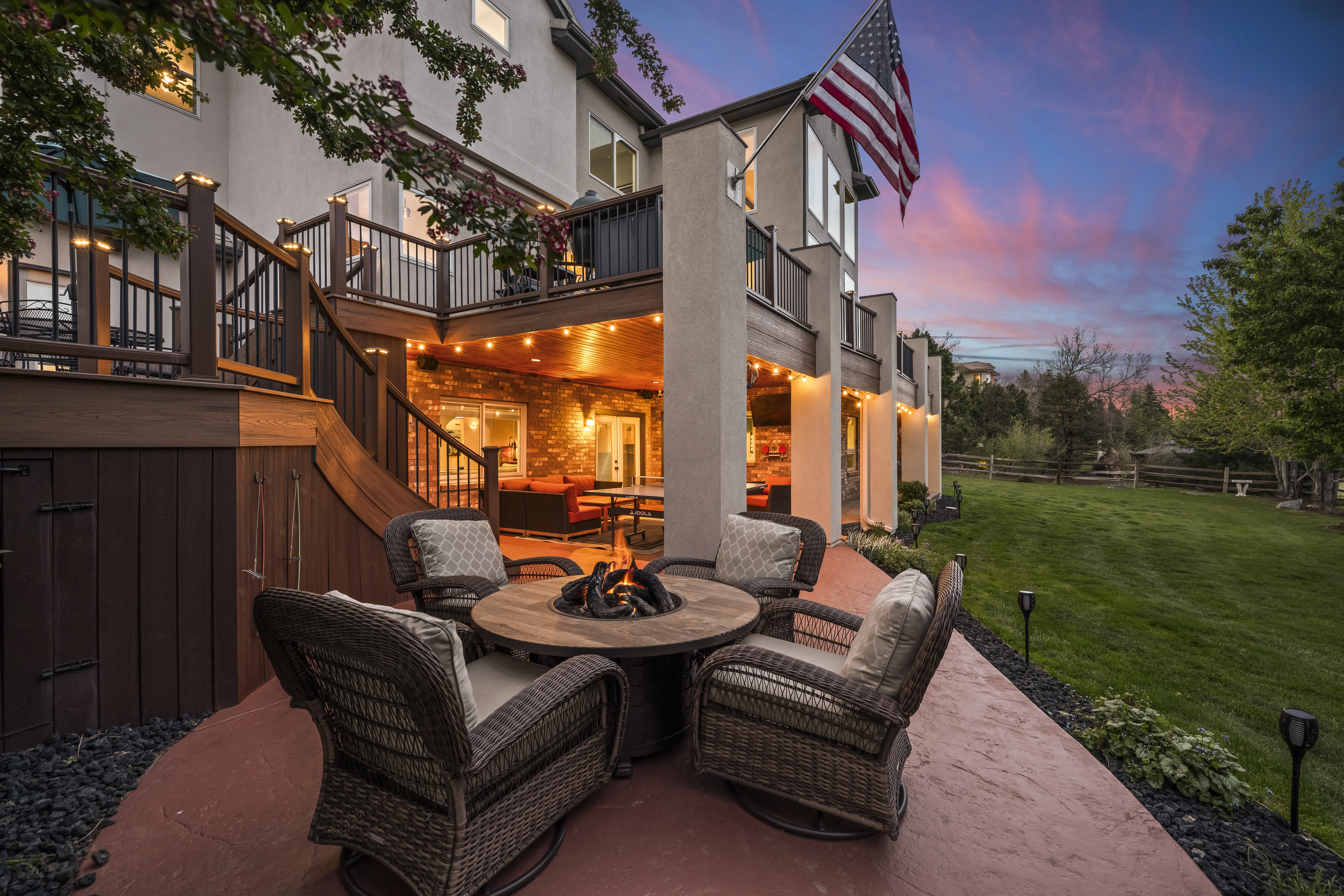  Stunning two-story walkout on a rare usable ¾-acre lot - 物件實景