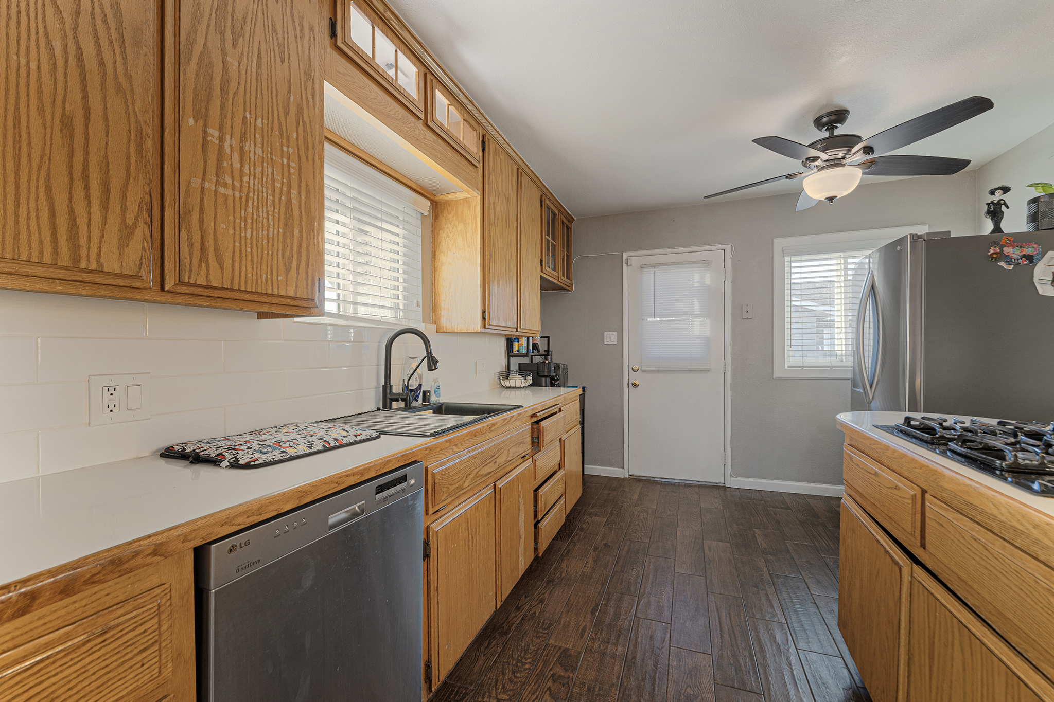 Fontana, California, 92335, United States, 3 Bedrooms Bedrooms, ,1 BathroomBathrooms,Residential,For Sale,1983646