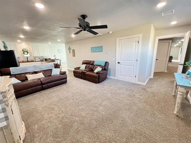 Tahlequah, Oklahoma, 74464, United States, 6 Bedrooms Bedrooms, ,4 BathroomsBathrooms,Residential,For Sale,1982576