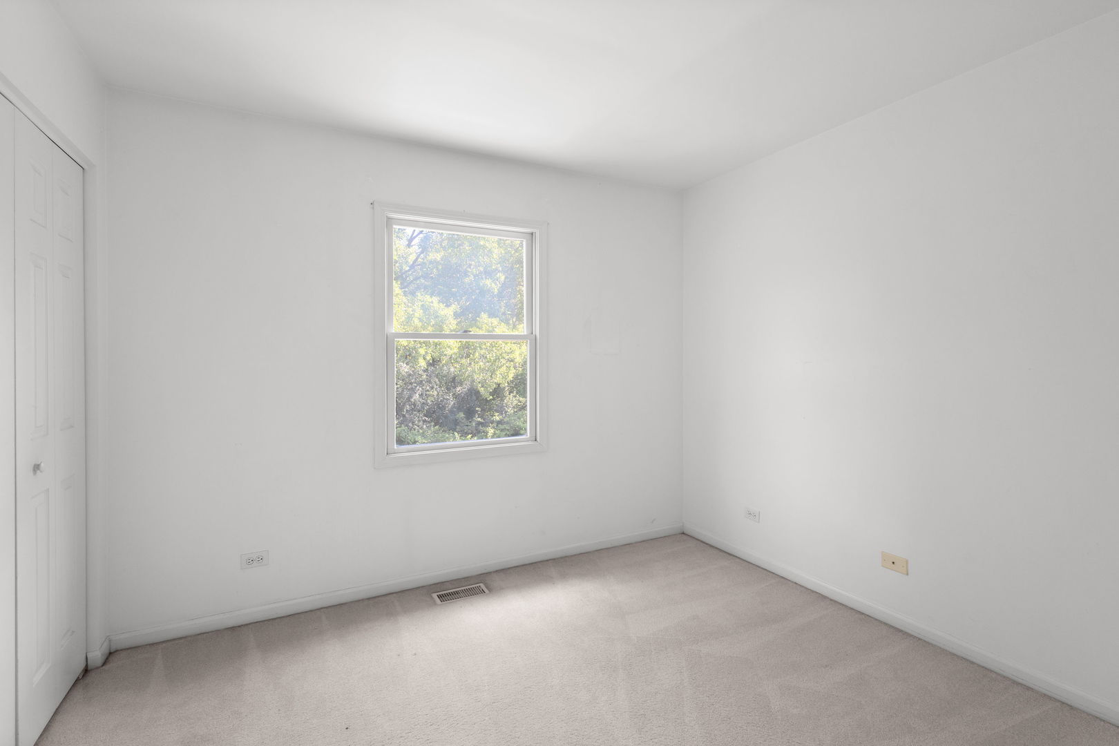 West Chicago, Illinois, 60185, United States, 4 Bedrooms Bedrooms, ,3 BathroomsBathrooms,Residential,For Sale,1918236