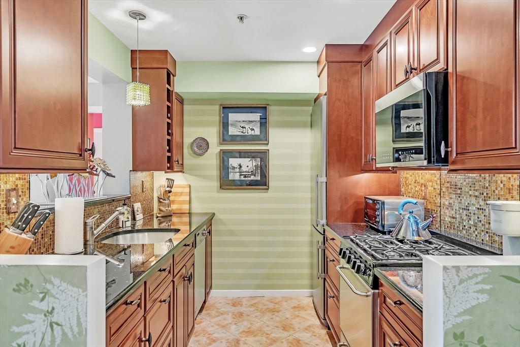 Cambridge, Massachusetts, 02141, United States, 2 Bedrooms Bedrooms, ,2 BathroomsBathrooms,Residential,For Sale,1913406