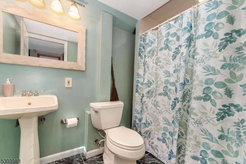 Newton, New Jersey, 07860, United States, 3 Bedrooms Bedrooms, ,3 BathroomsBathrooms,Residential,For Sale,1980842