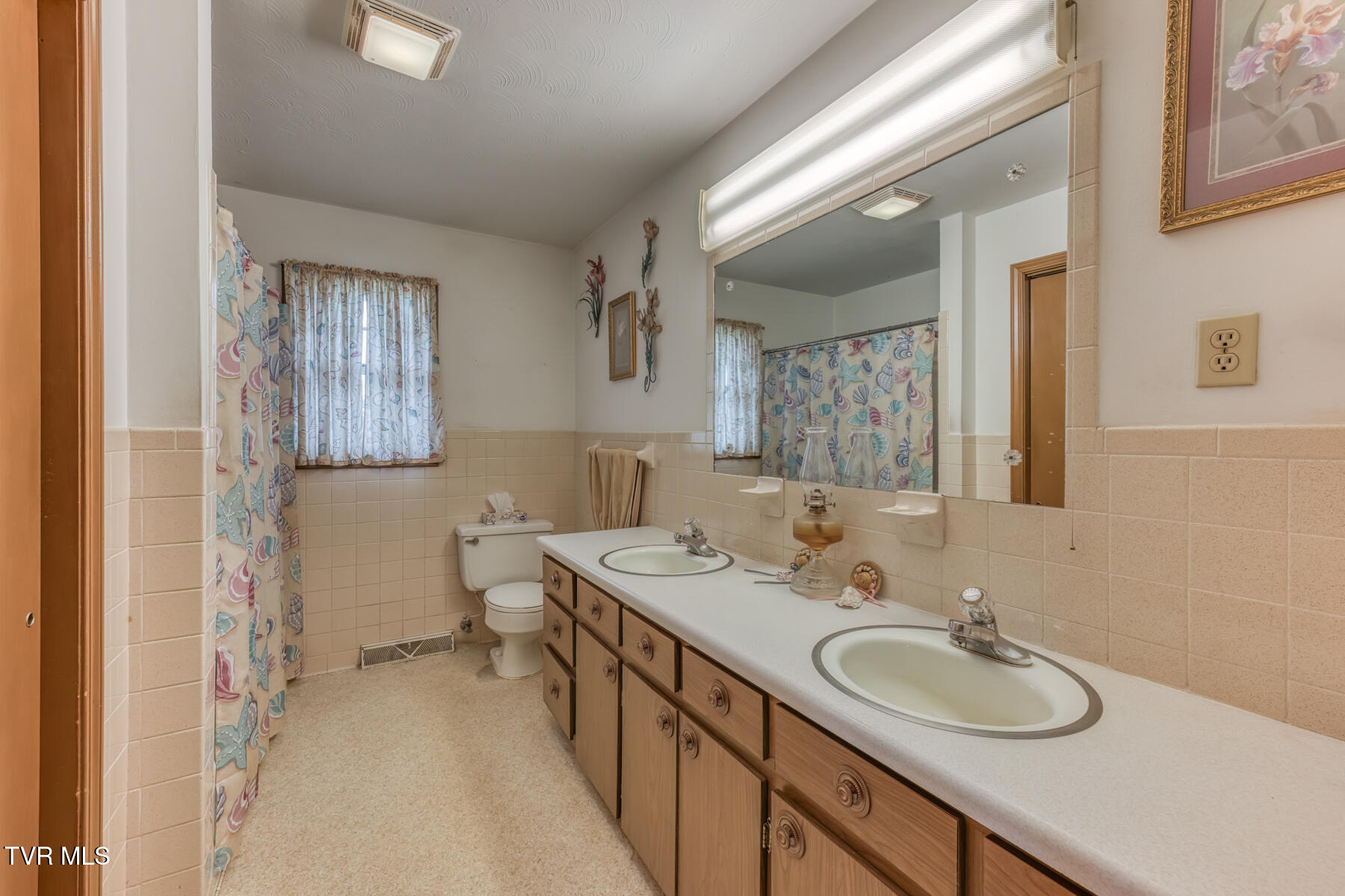 Chuckey, Tennessee, 37641, United States, 3 Bedrooms Bedrooms, ,1 BathroomBathrooms,Residential,For Sale,2048745