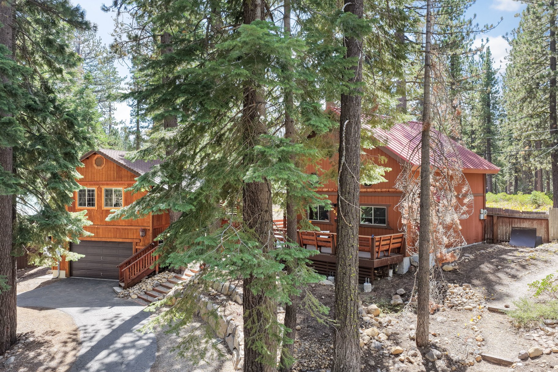  West Shore Gem - An Authentic Pineland Chalet with Detached Garage + Studio - 物件實景