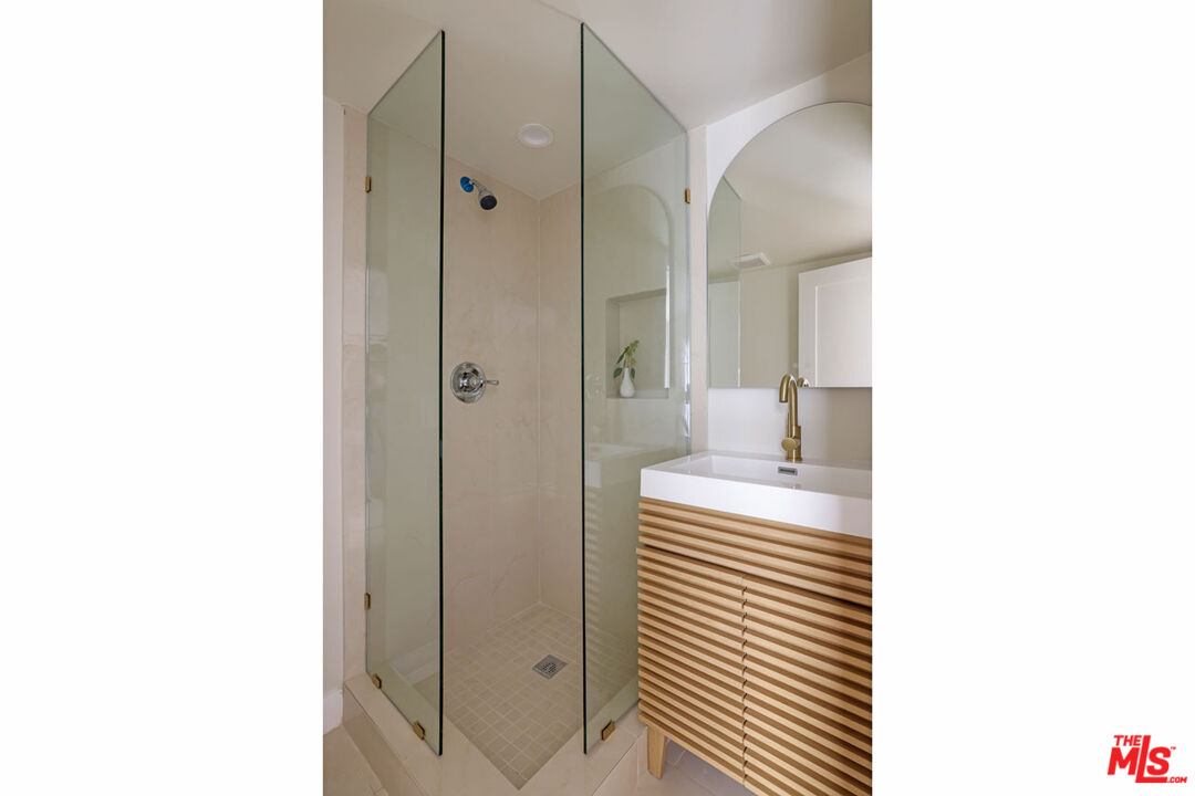 Los Angeles, California, 90065, United States, 4 Bedrooms Bedrooms, ,5 BathroomsBathrooms,Residential,For Sale,2002070