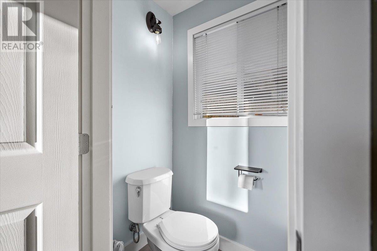 SICAMOUS, British Columbia, V0E 2V4, CA, 2 Bedrooms Bedrooms, ,2 BathroomsBathrooms,Residential,For Sale,1949682