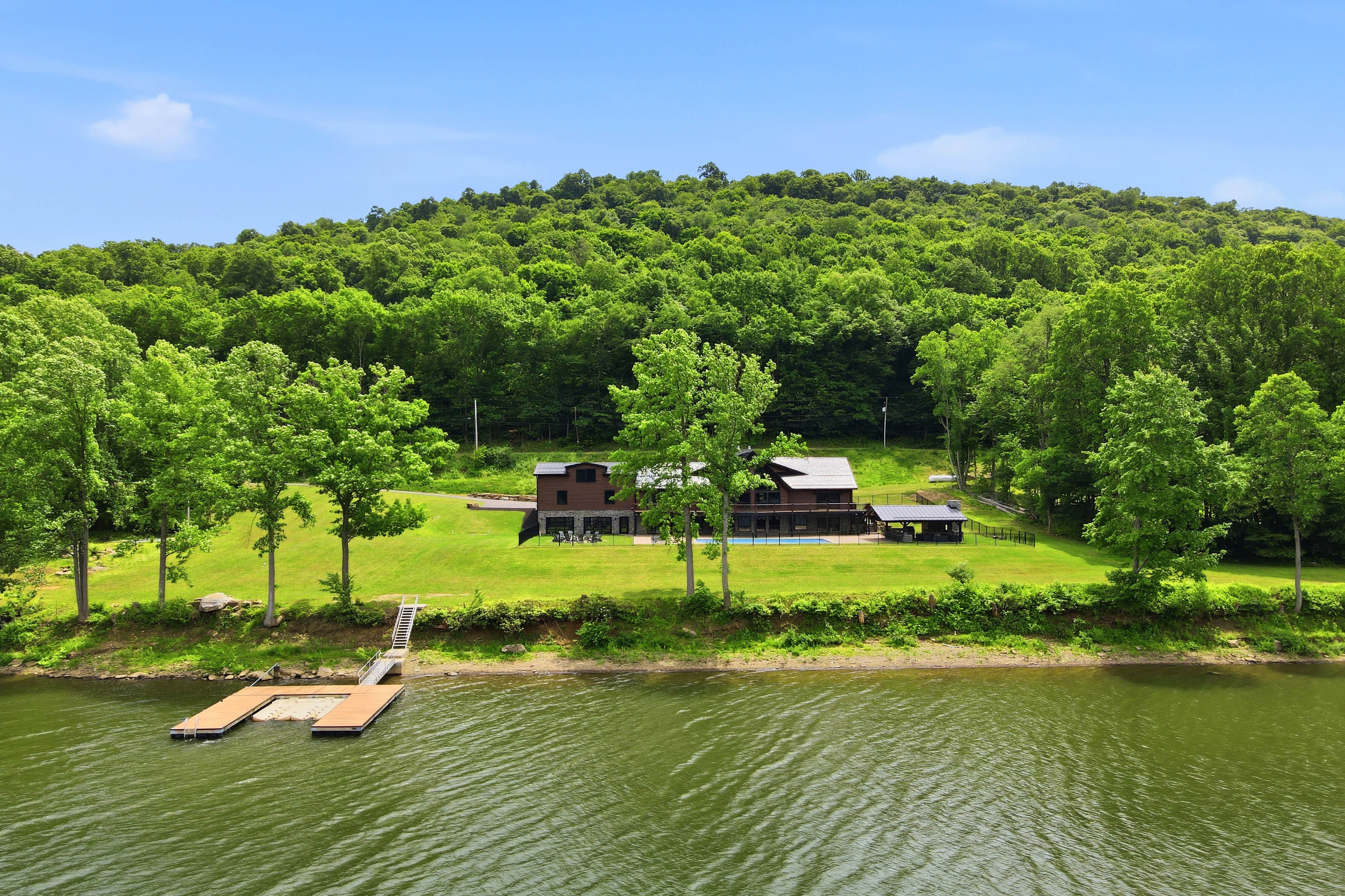  1050 Wattersonville Road, Allegheny Riverfront - 物件實景