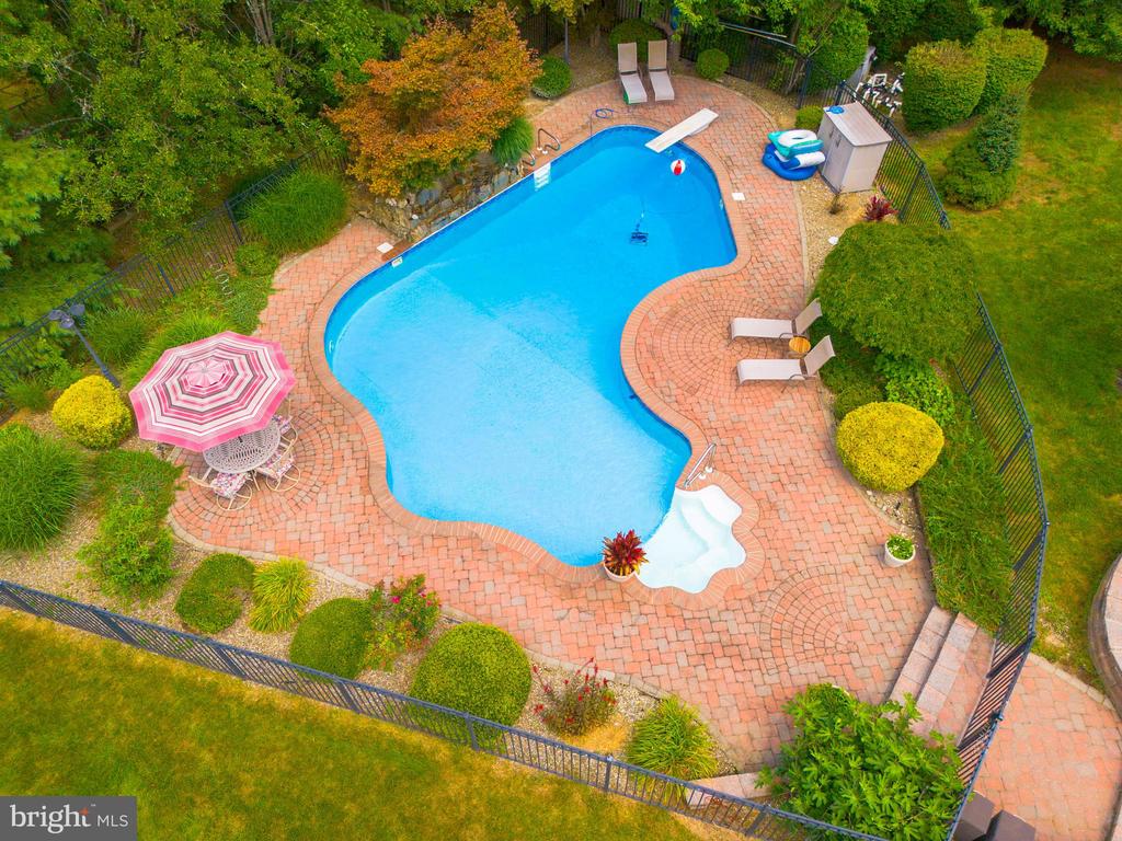 Monroe Township, New Jersey, 08831, United States, 5 Bedrooms Bedrooms, ,4 BathroomsBathrooms,Residential,For Sale,1895133