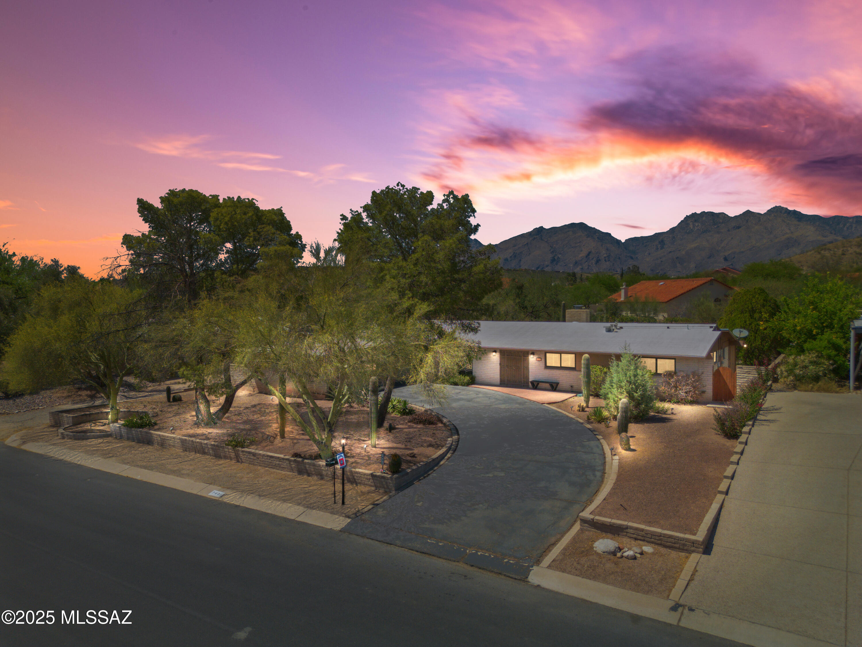 Tucson, Arizona, 85750, United States, 4 Bedrooms Bedrooms, ,3 BathroomsBathrooms,Residential,For Sale,1818132