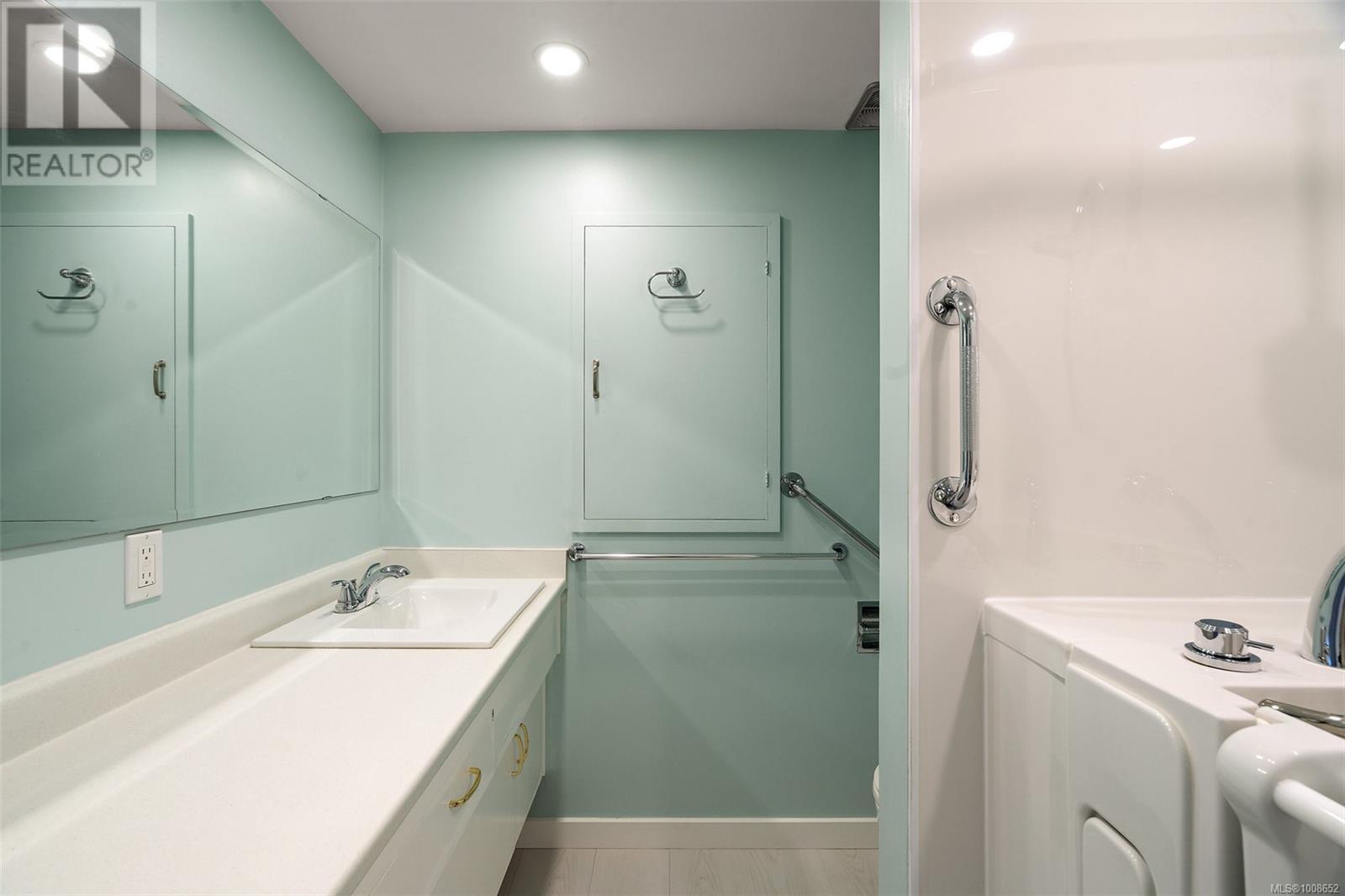 SAANICH, British Columbia, V8N 2E2, CA, 4 Bedrooms Bedrooms, ,3 BathroomsBathrooms,Residential,For Sale,1950351