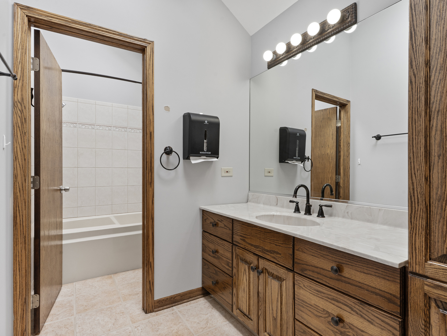 Frankfort, Illinois, 60423, United States, 8 Bedrooms Bedrooms, ,7 BathroomsBathrooms,Residential,For Sale,1911769