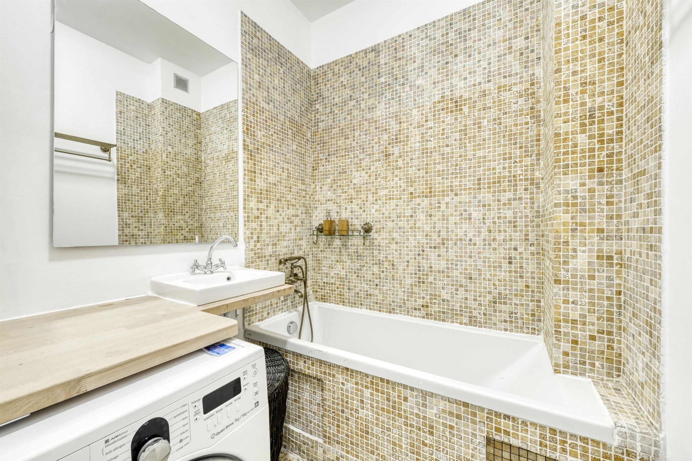  4-Room, 3-Bedroom Apartment in Paris 9th - 物件實景
