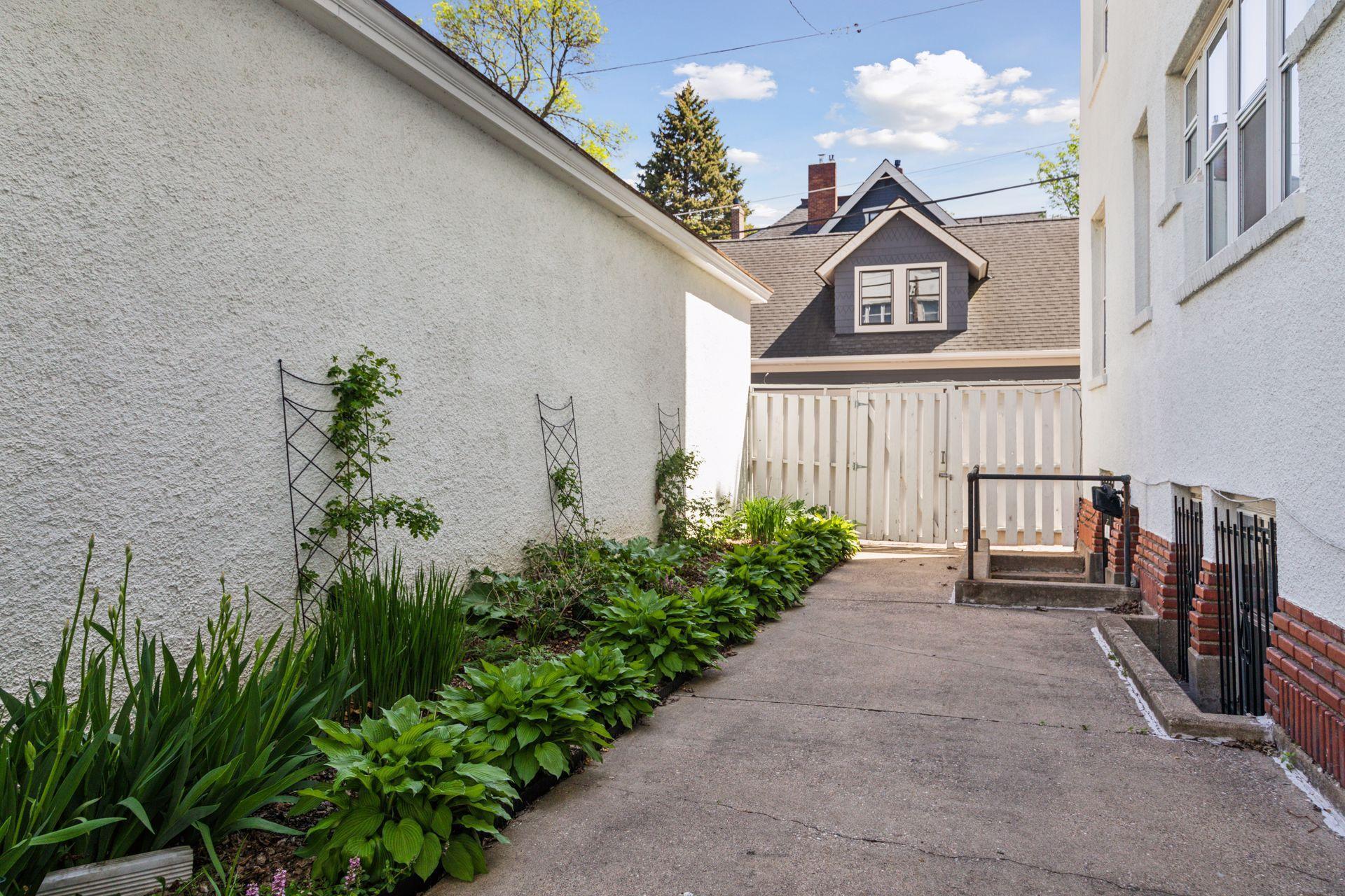 Saint Paul, Minnesota, 55102, United States, 3 Bedrooms Bedrooms, ,1 BathroomBathrooms,Residential,For Sale,1940407