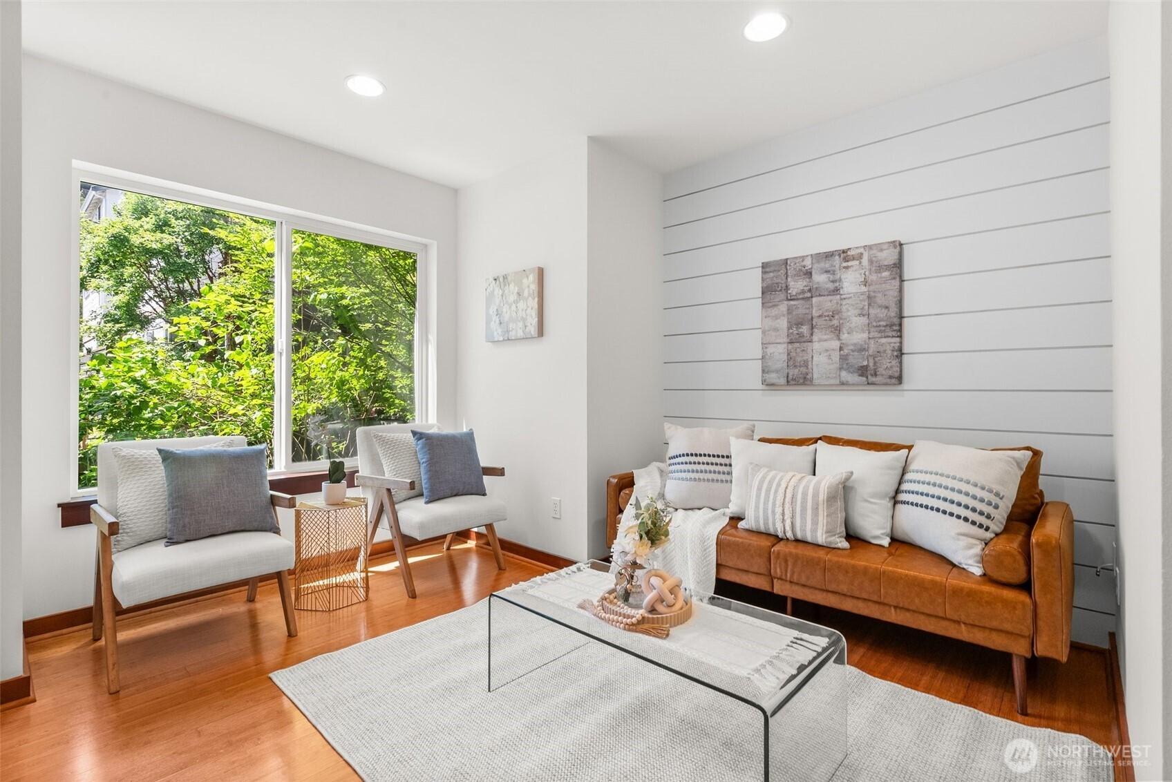 SEATTLE, Washington, 98105, United States, 3 Bedrooms Bedrooms, ,3 BathroomsBathrooms,Residential,For Sale,1875304