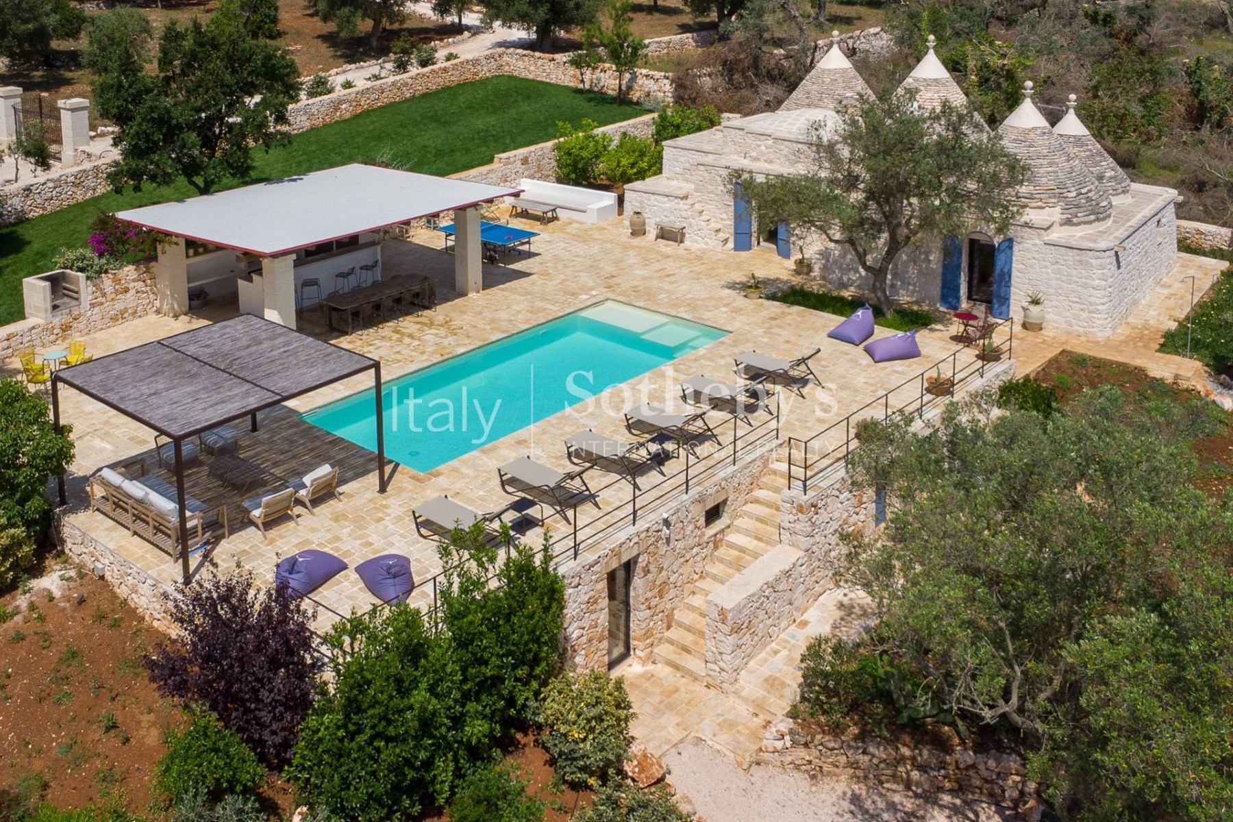  Exclusive complex of trulli with pool surrounded by greenery - 物件實景