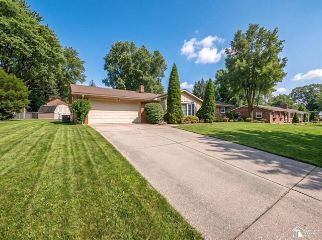 Tarra Dr, Temperance, MI 48182