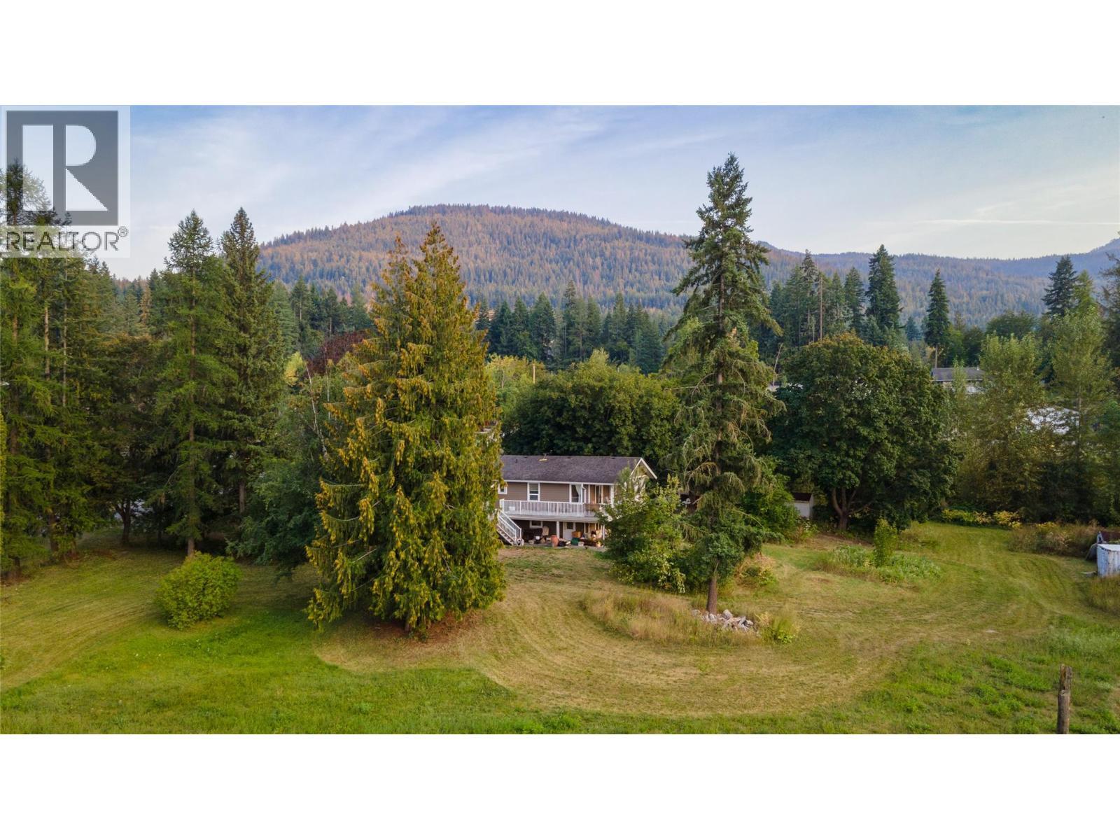 SALMON ARM, British Columbia, V1E 1J3, CA, 4 Bedrooms Bedrooms, ,2 BathroomsBathrooms,Residential,For Sale,1950734