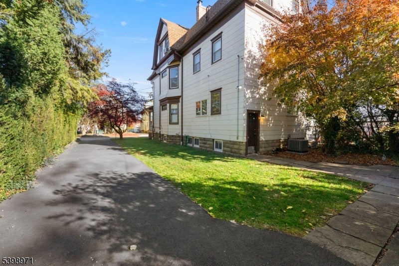 Bloomfield Twp., New Jersey, 07003, United States, 6 Bedrooms Bedrooms, ,2 BathroomsBathrooms,Residential,For Sale,1998013