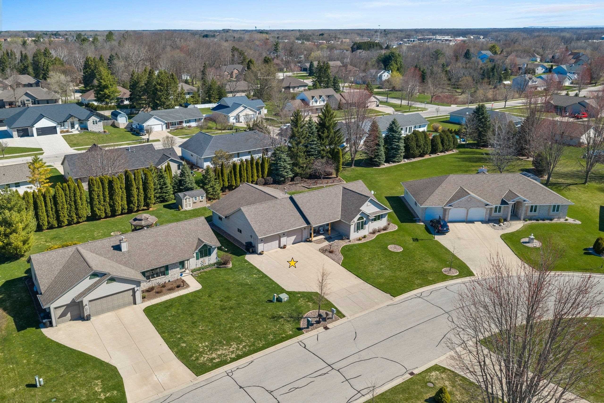 GREEN BAY, Wisconsin, 54313, United States, 4 Bedrooms Bedrooms, ,4 BathroomsBathrooms,Residential,For Sale,2048613