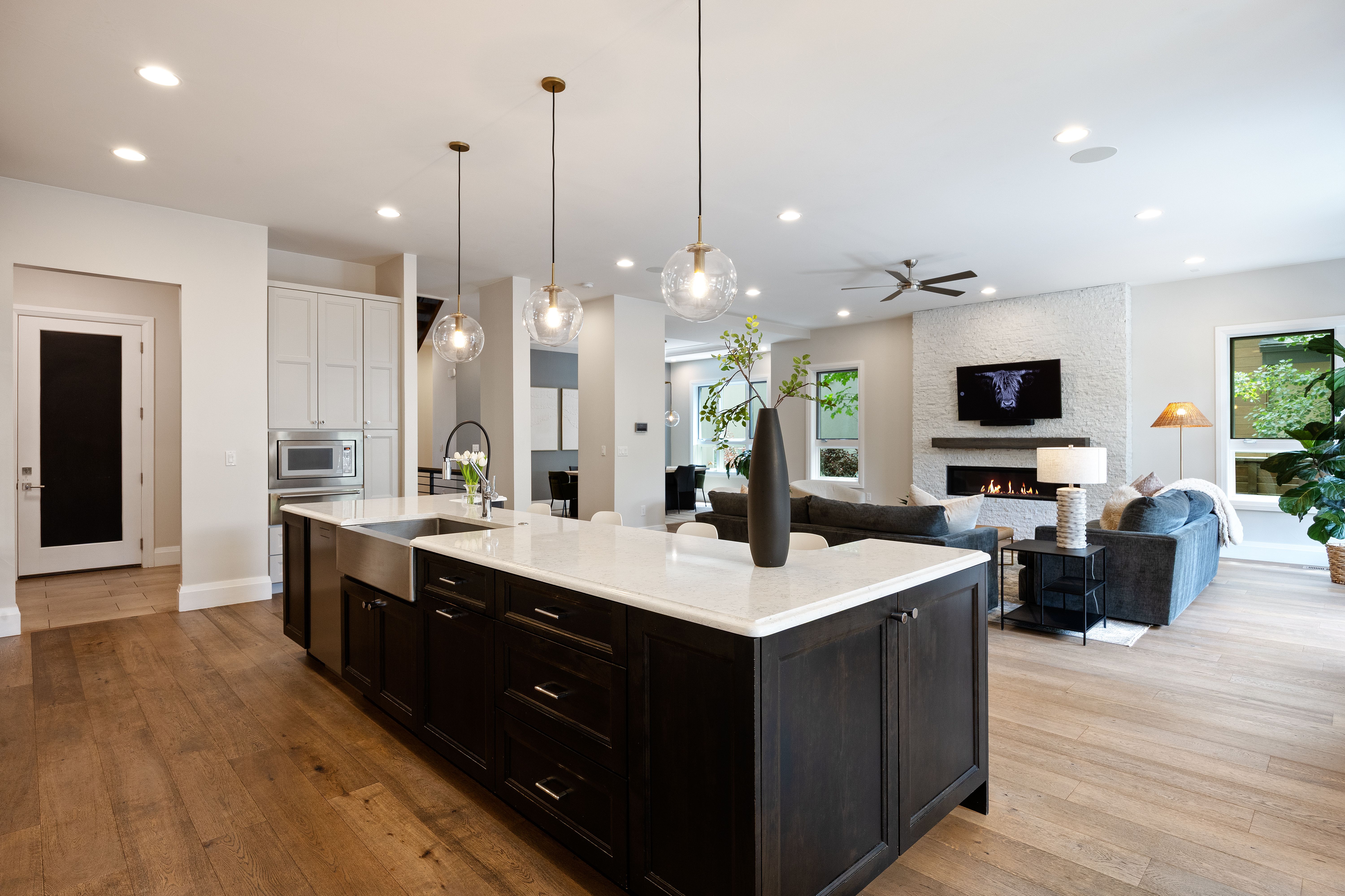  Exceptional Contemporary Move-In Ready Designed For Modern Living - 物件實景